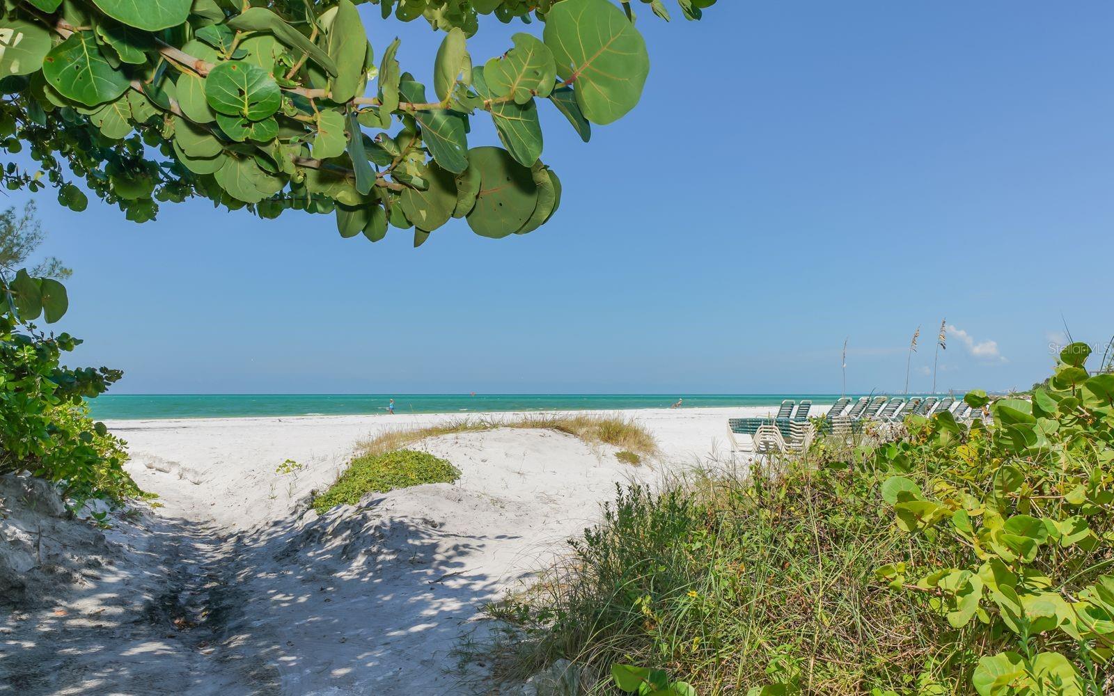 WHISPERING SANDS - Residential