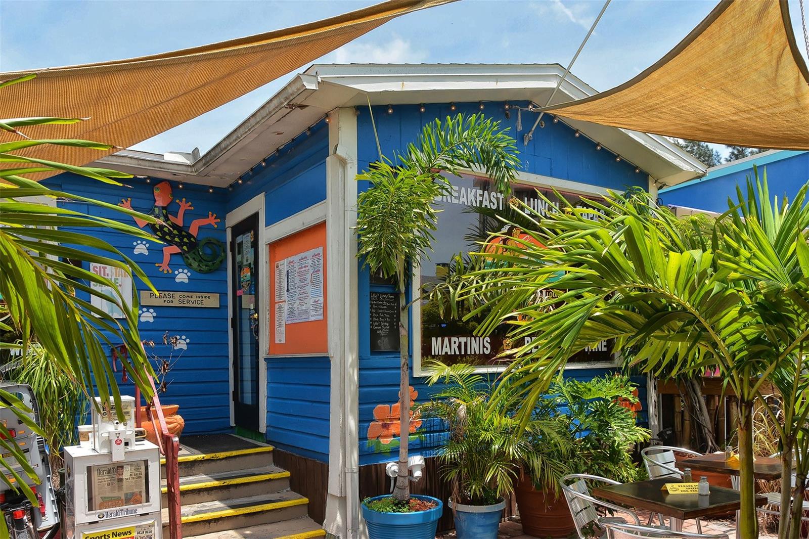 WHISPERING SANDS - Residential