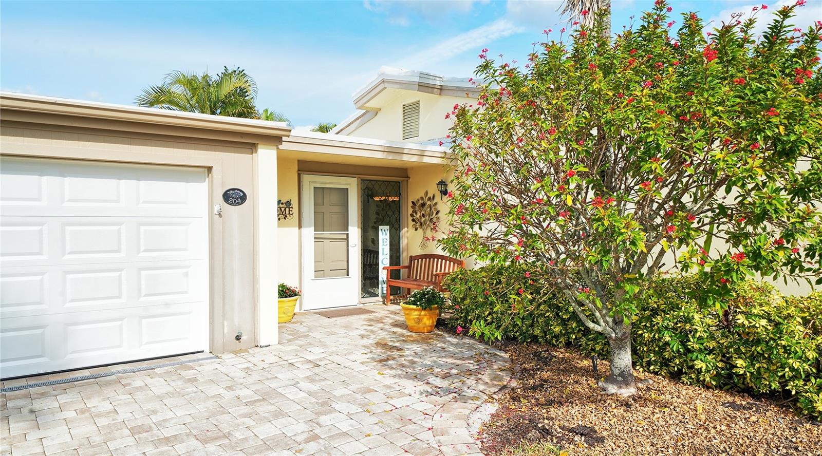 WHISPERING SANDS - Residential