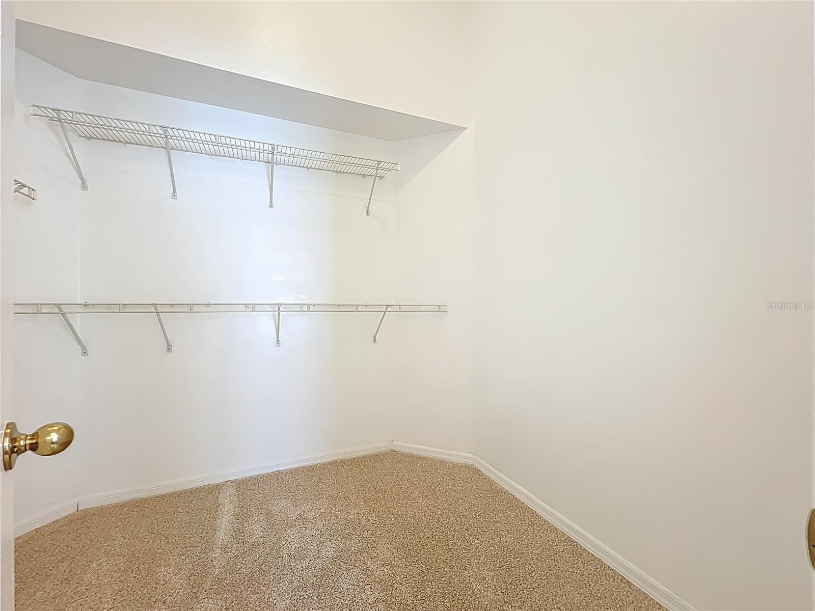 COUNTRY CHASE - Residential