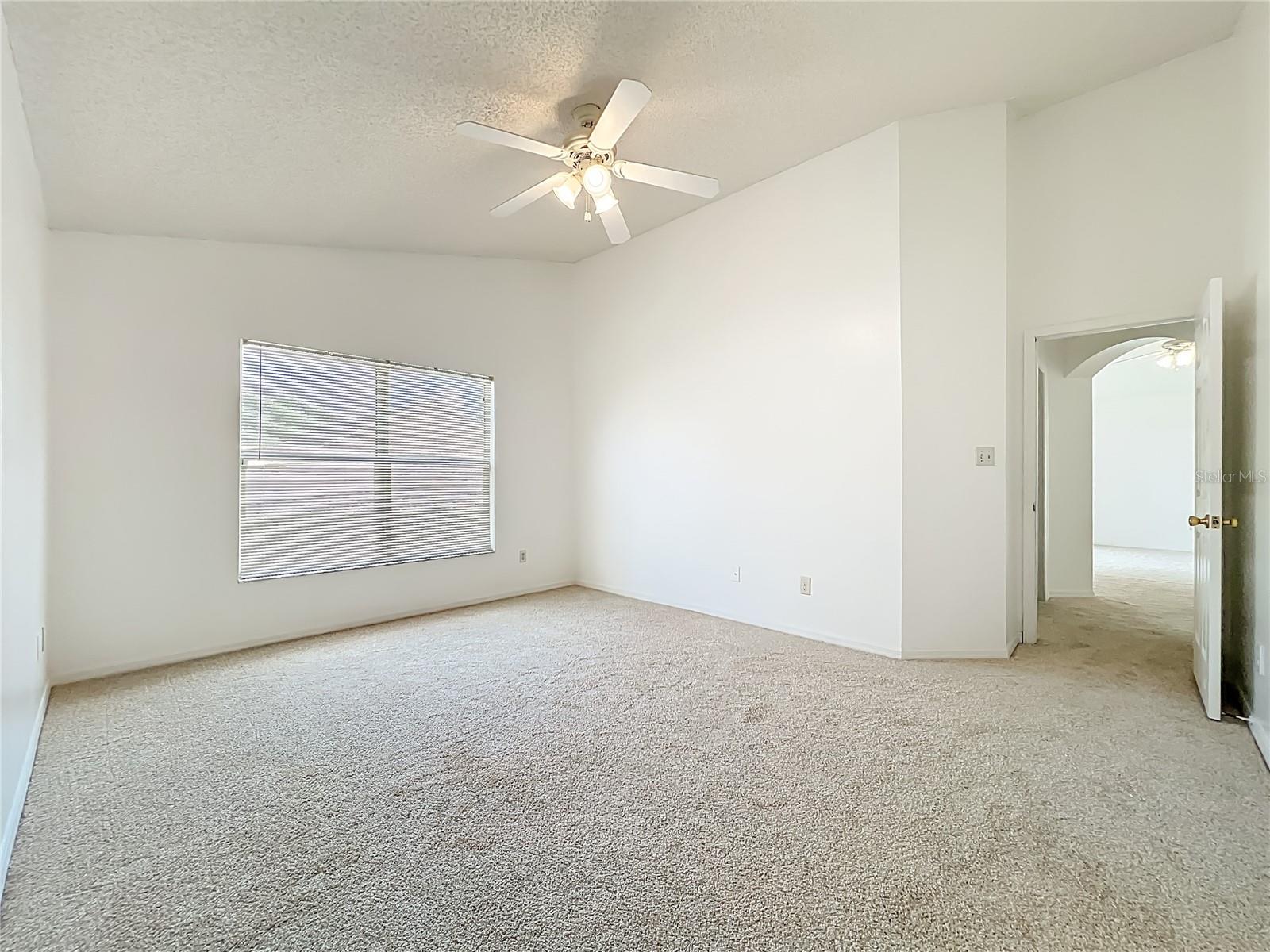 COUNTRY CHASE - Residential