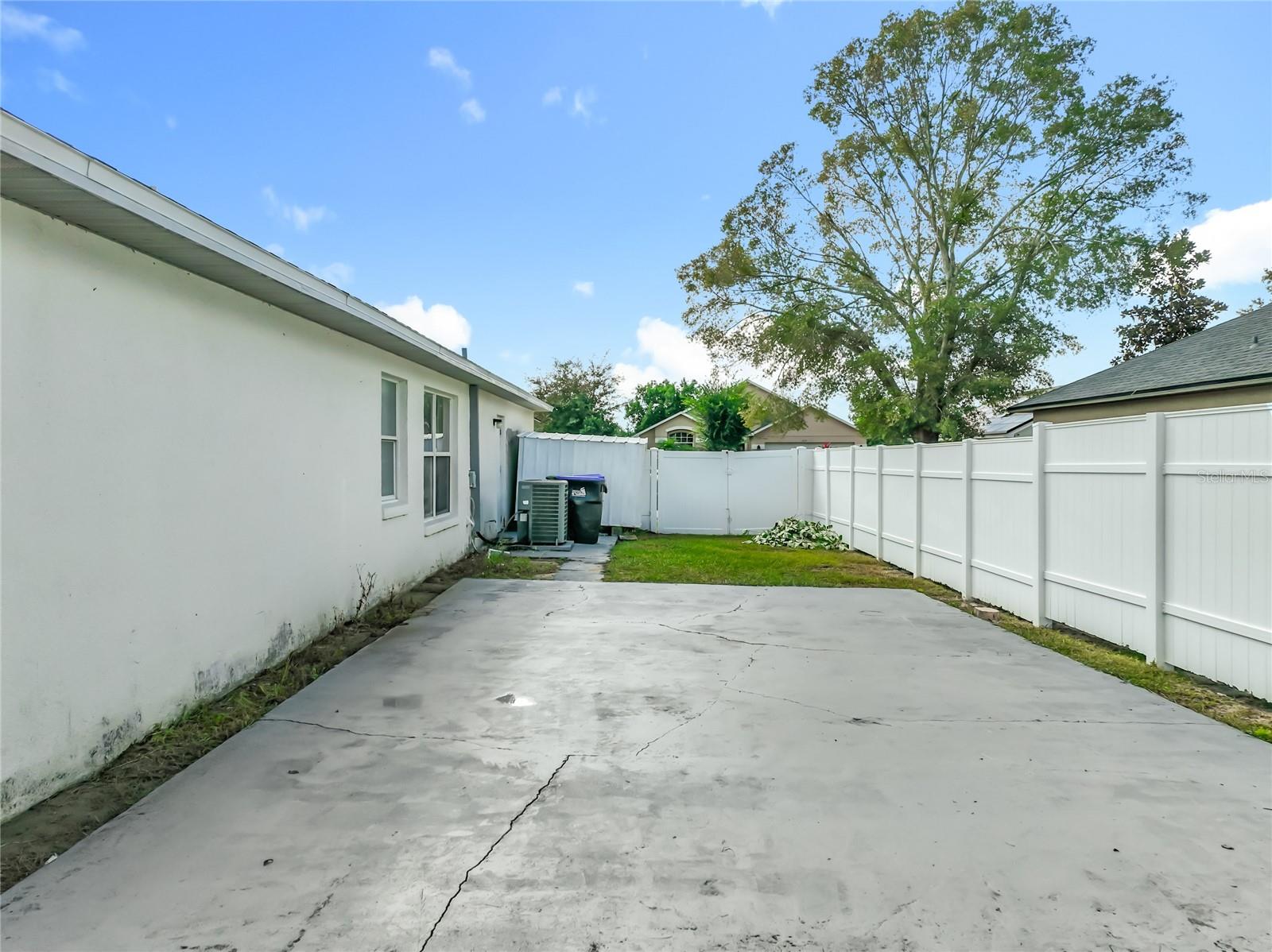 COUNTRY CHASE - Residential