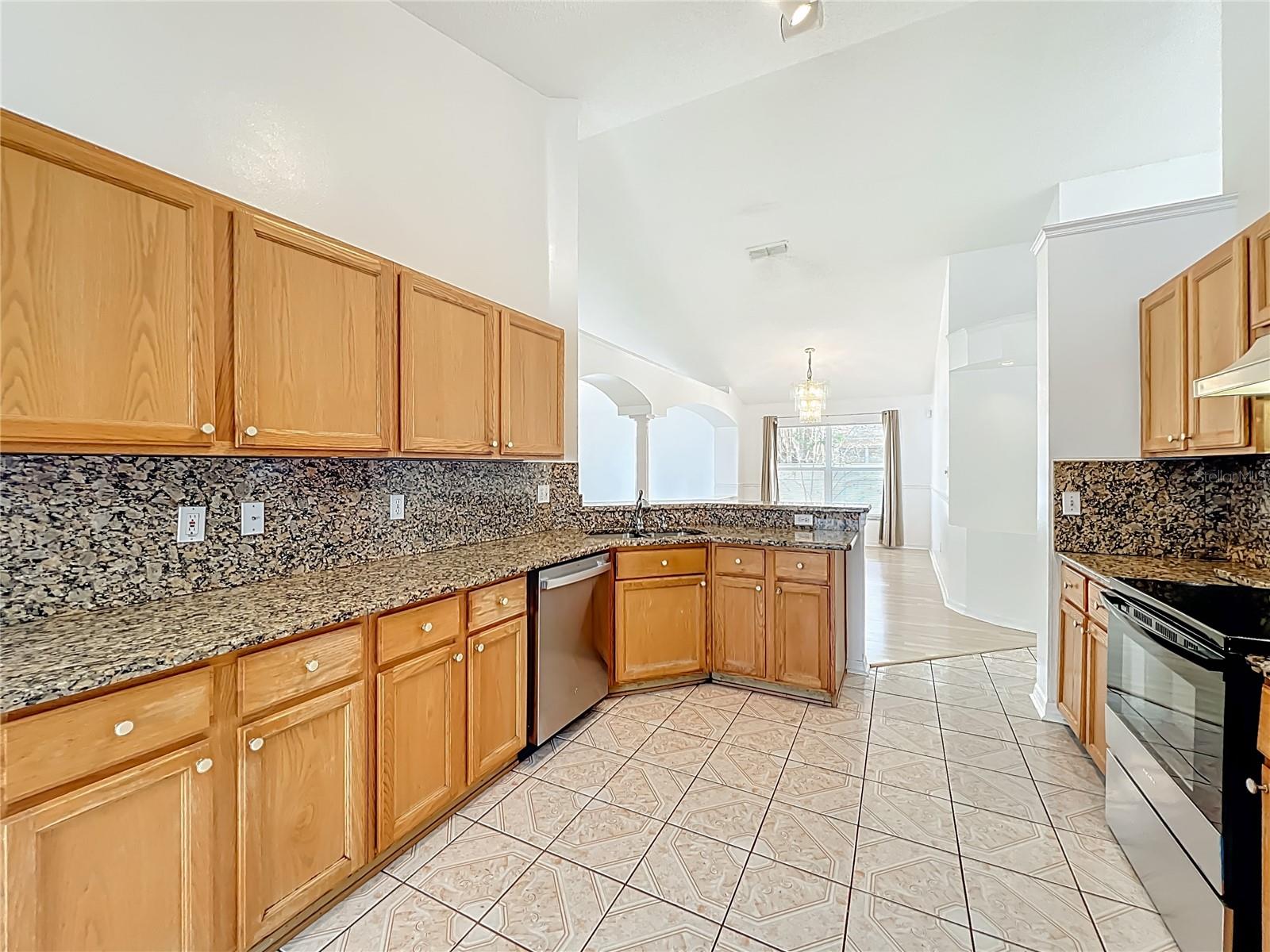 COUNTRY CHASE - Residential