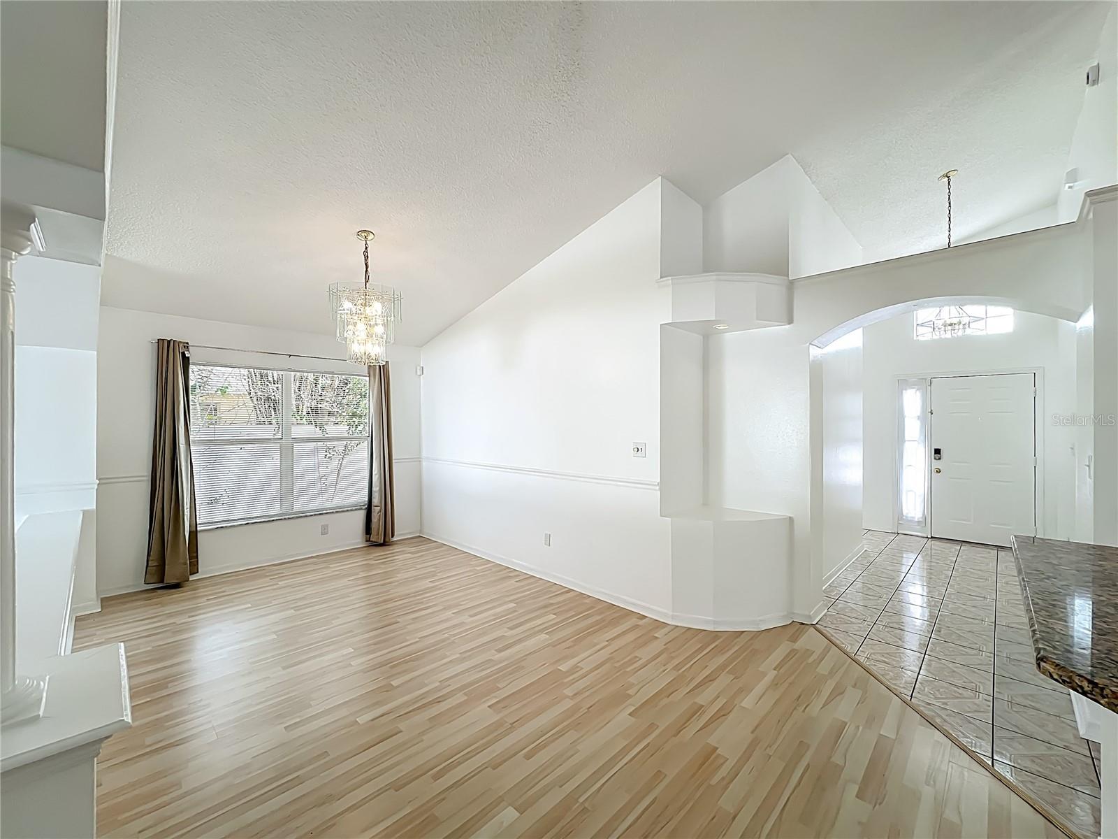 COUNTRY CHASE - Residential