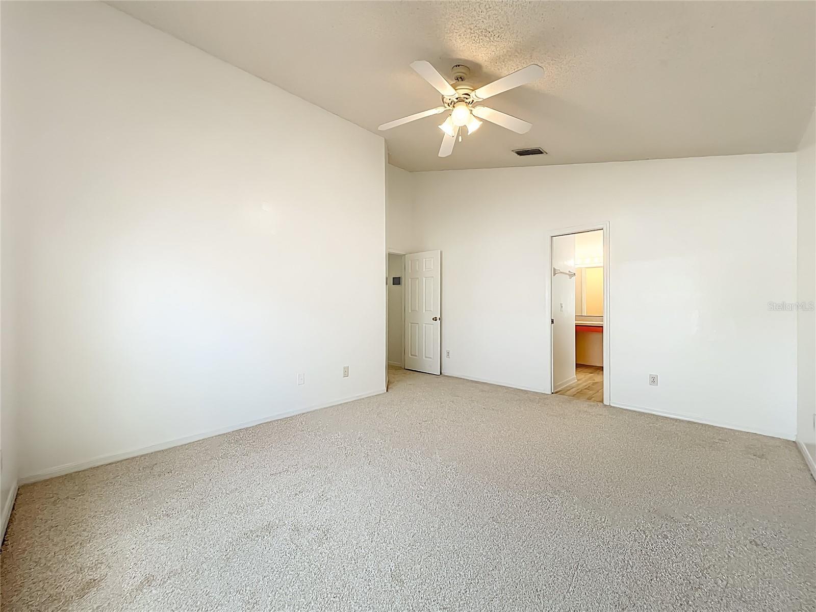 COUNTRY CHASE - Residential