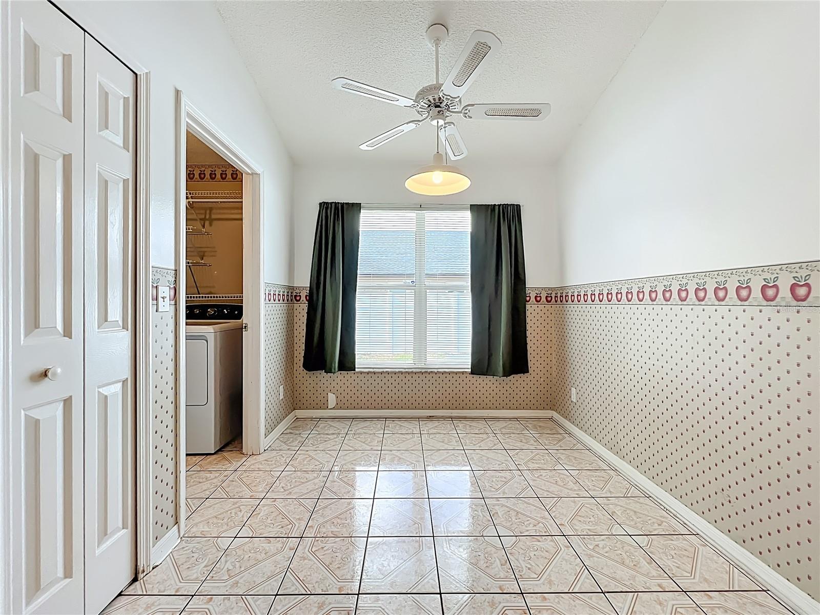 COUNTRY CHASE - Residential