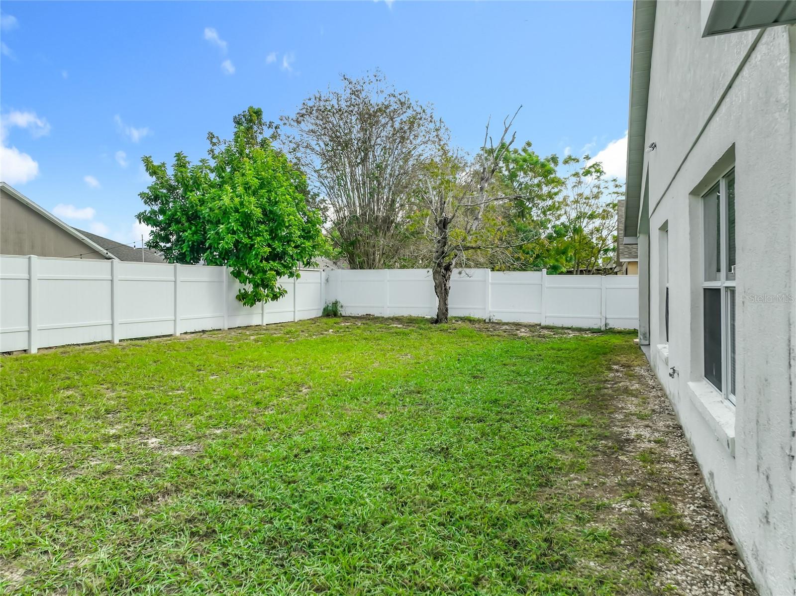 COUNTRY CHASE - Residential