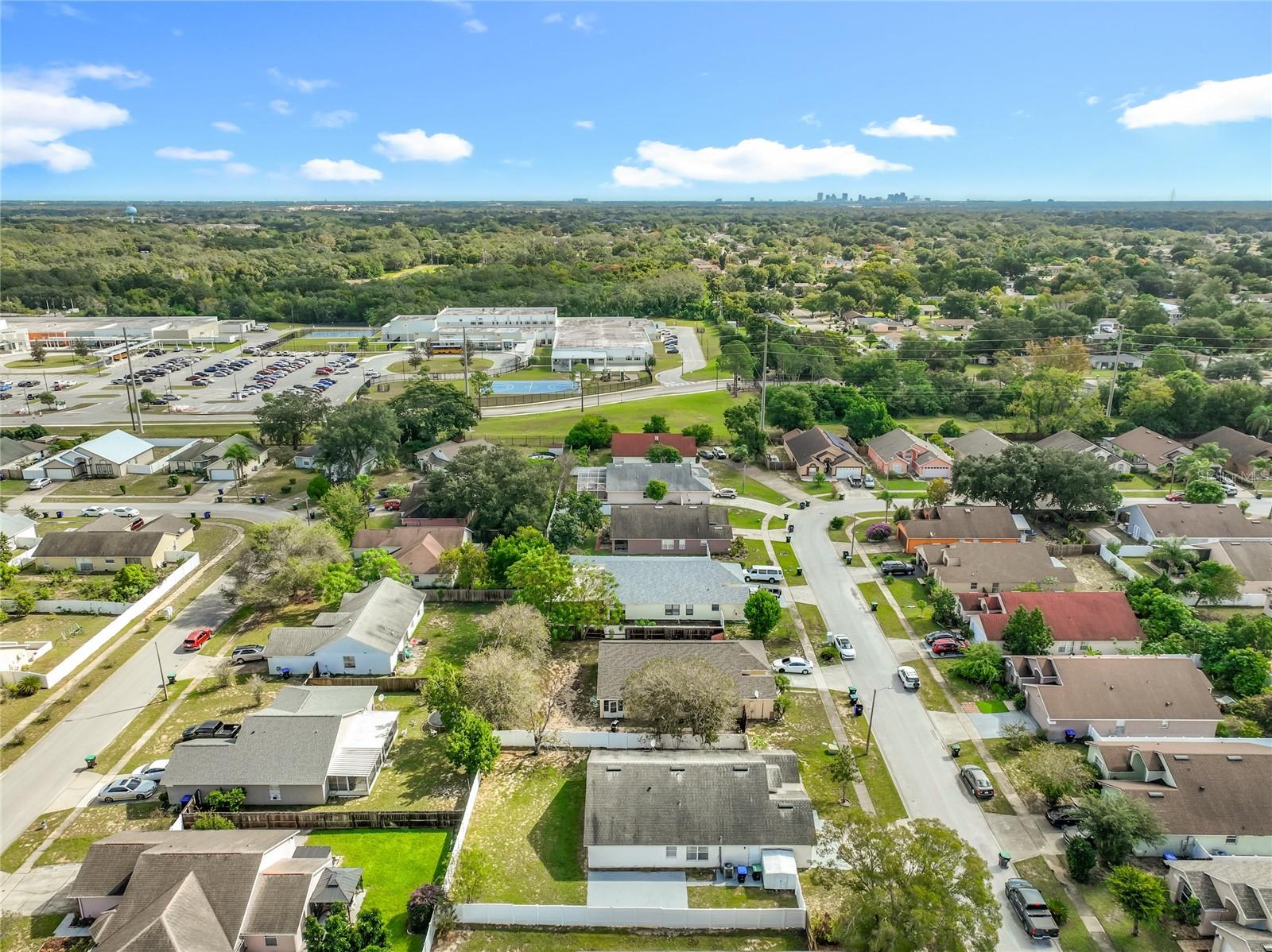 COUNTRY CHASE - Residential