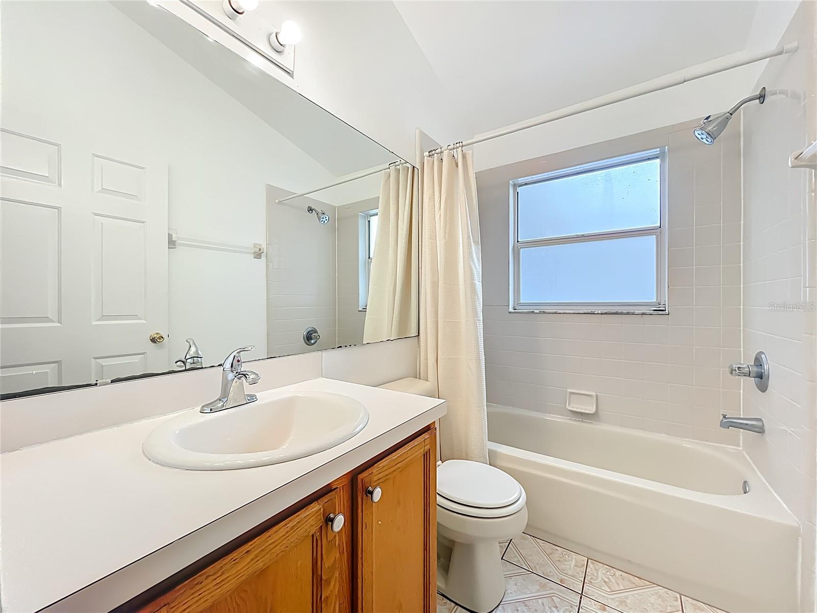 COUNTRY CHASE - Residential