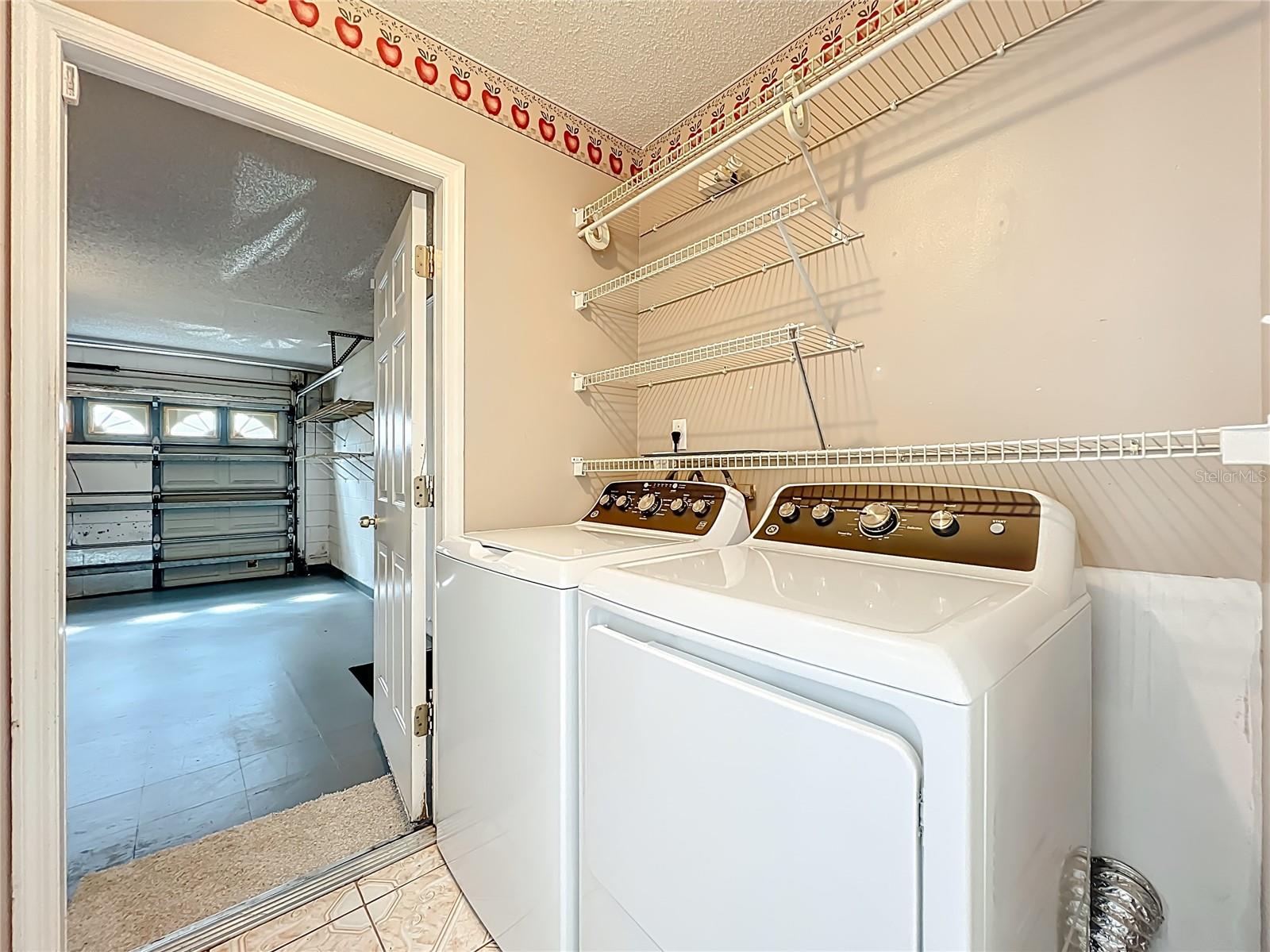 COUNTRY CHASE - Residential