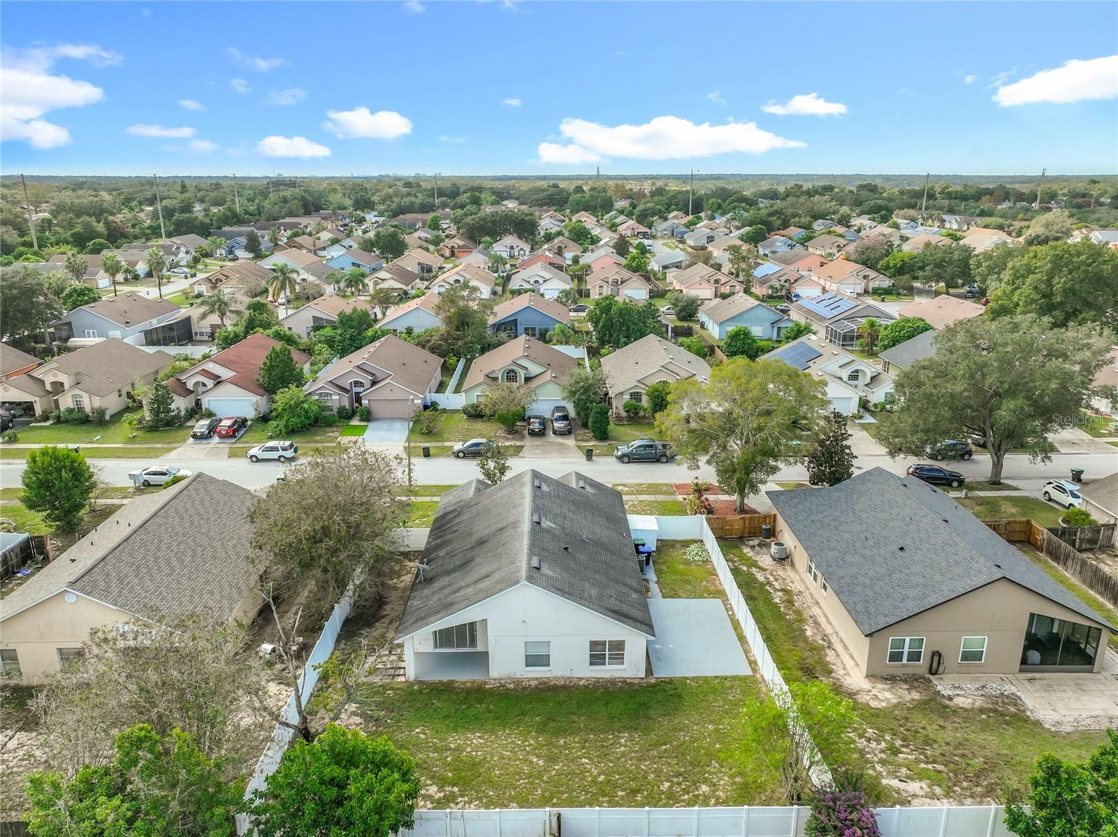 COUNTRY CHASE - Residential