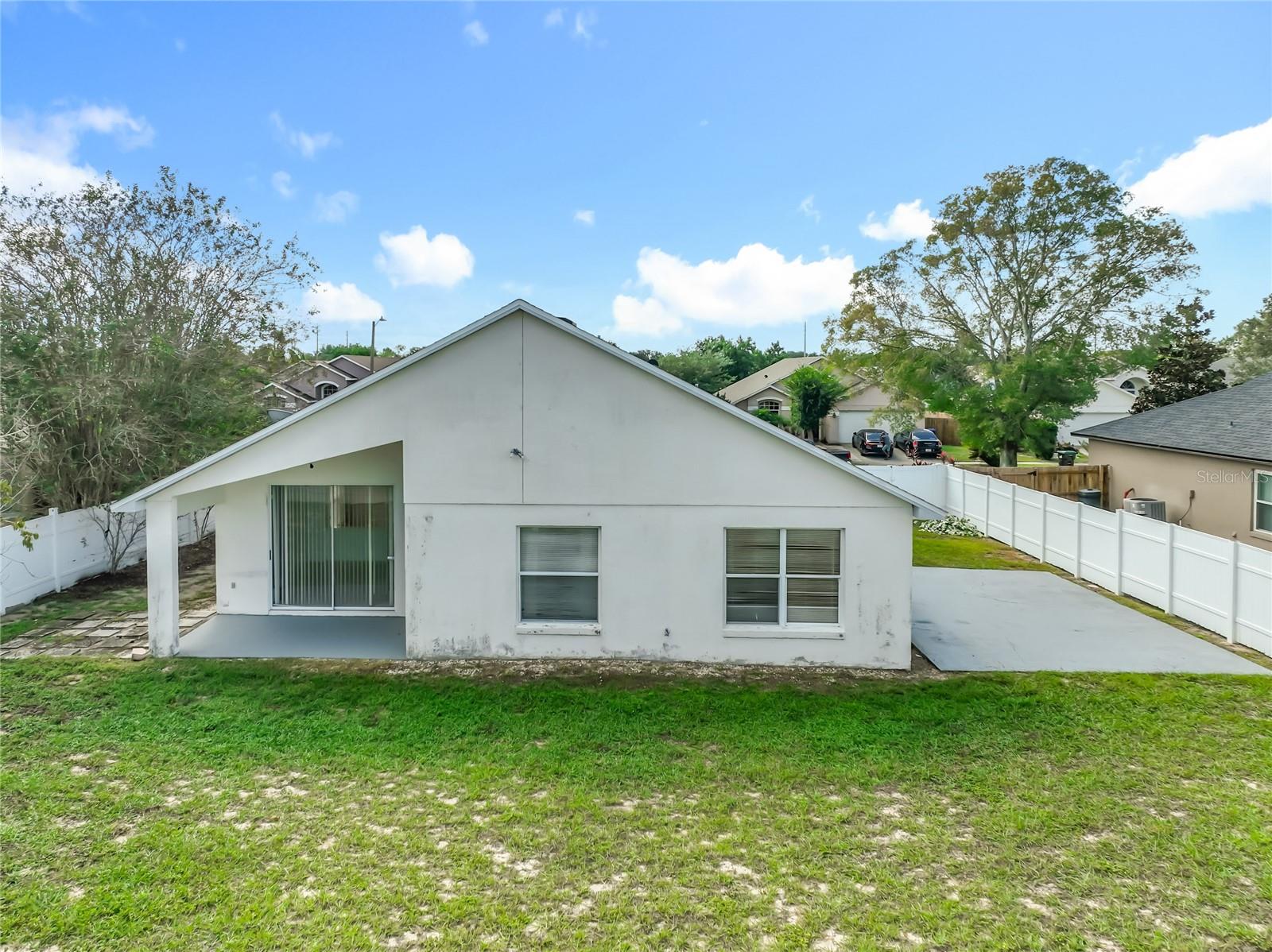 COUNTRY CHASE - Residential