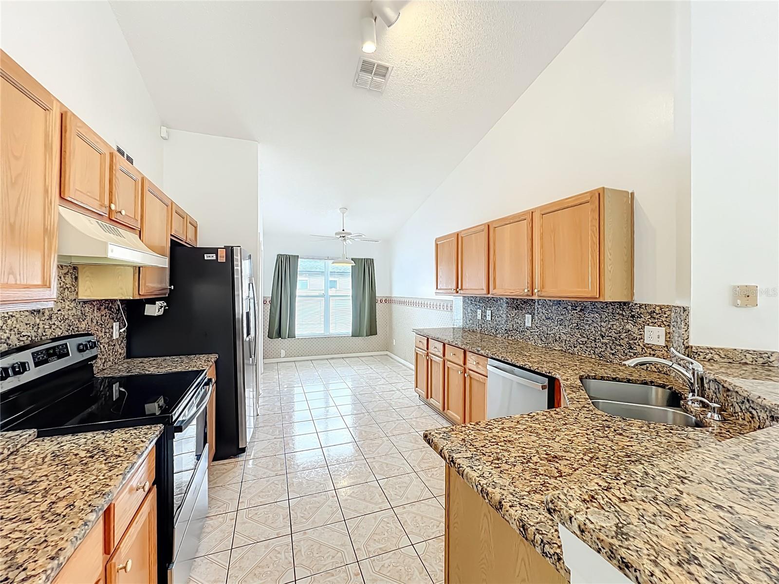 COUNTRY CHASE - Residential