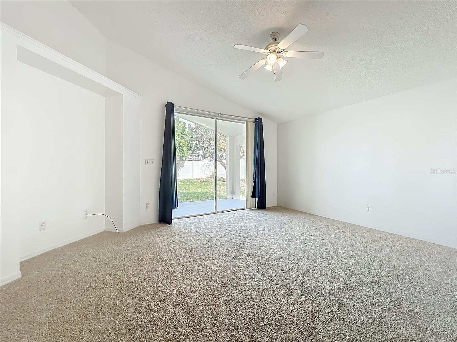 COUNTRY CHASE - Residential