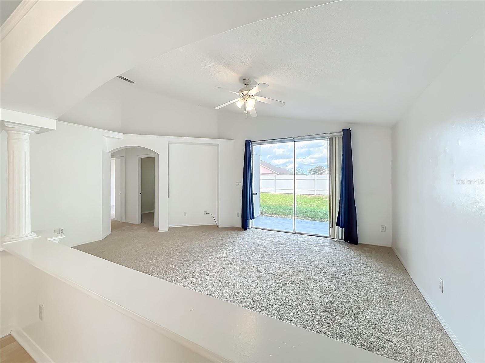 COUNTRY CHASE - Residential