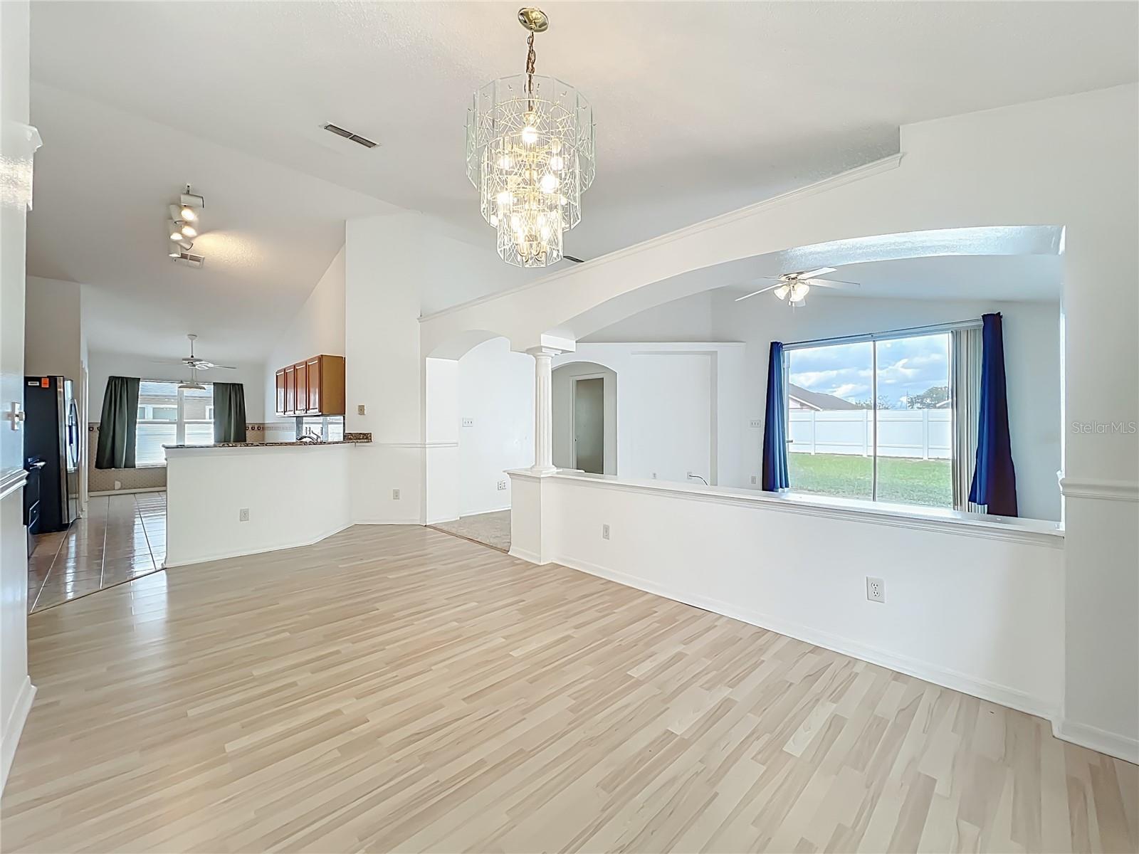 COUNTRY CHASE - Residential