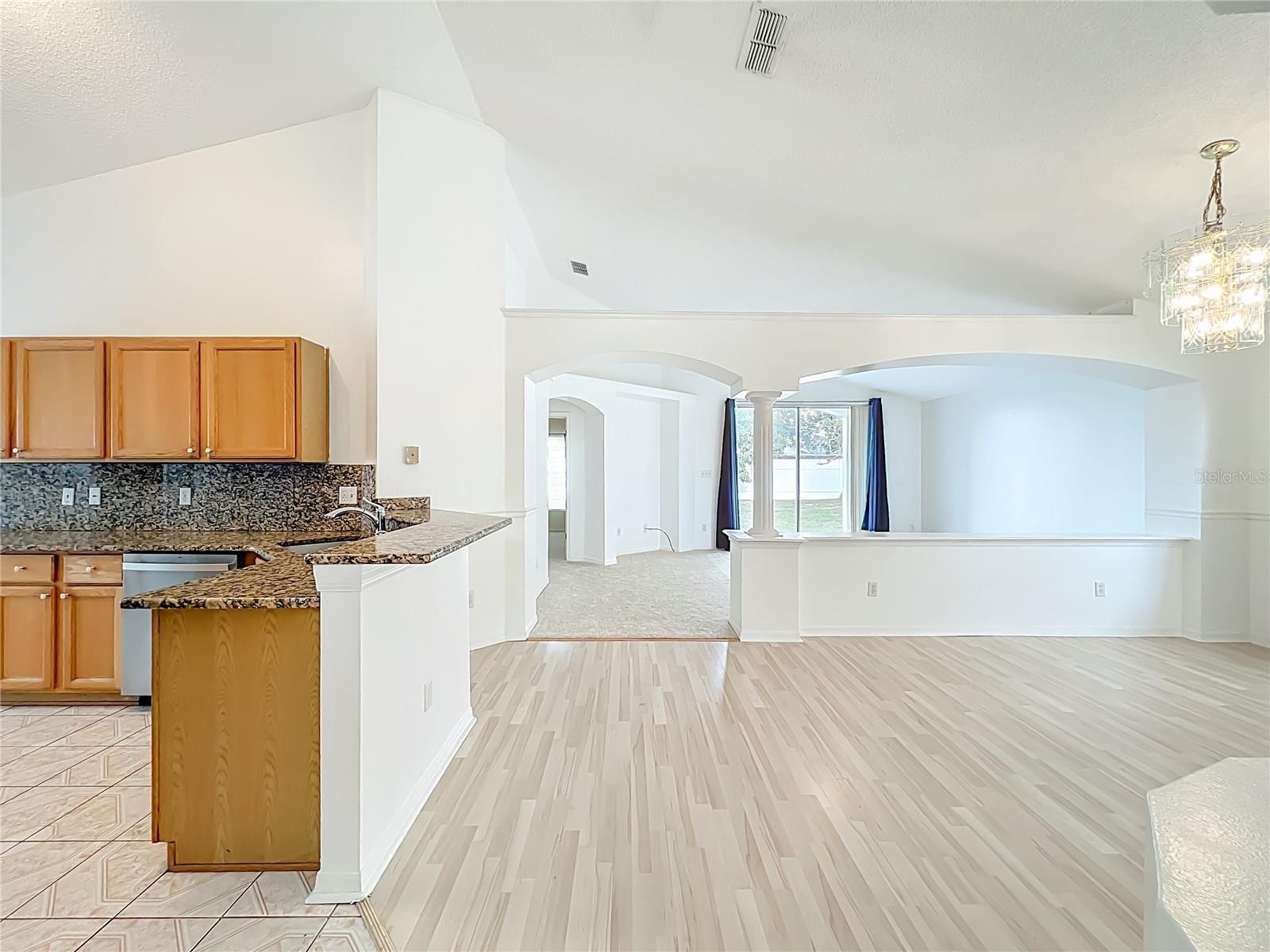 COUNTRY CHASE - Residential