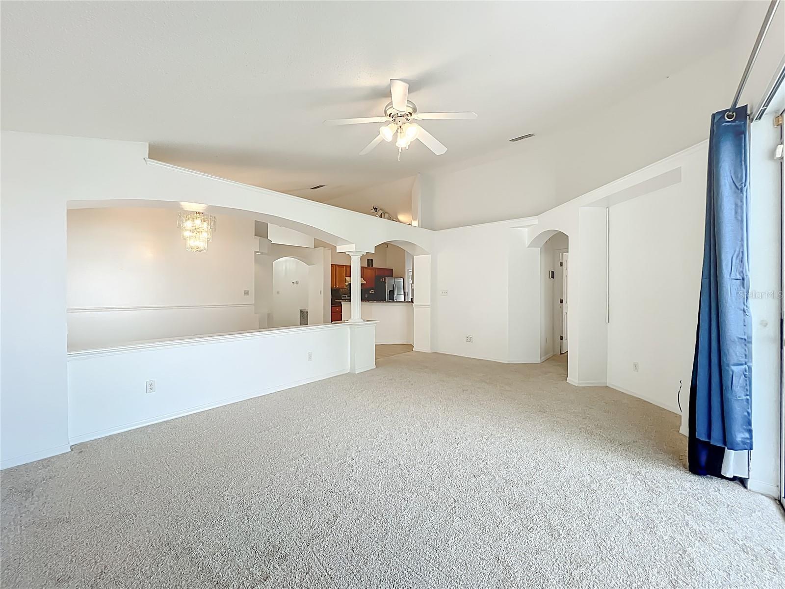 COUNTRY CHASE - Residential