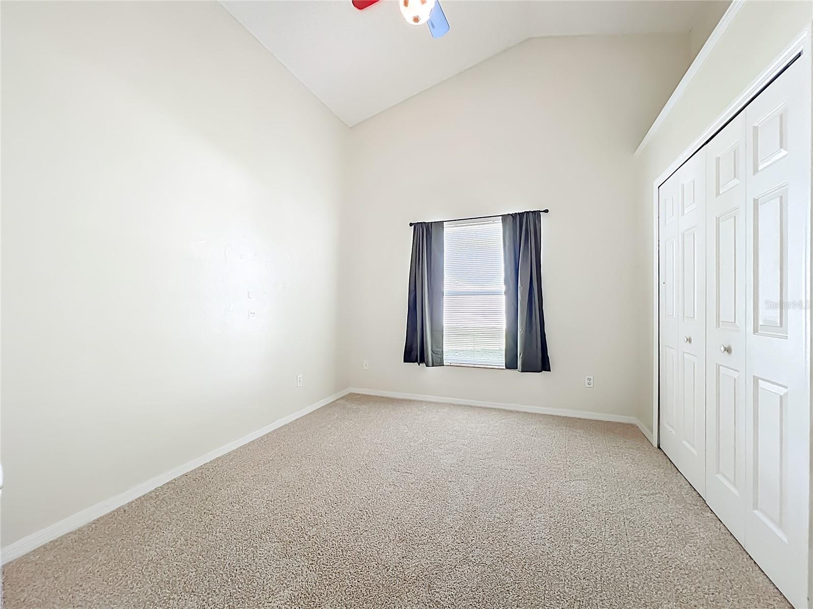 COUNTRY CHASE - Residential