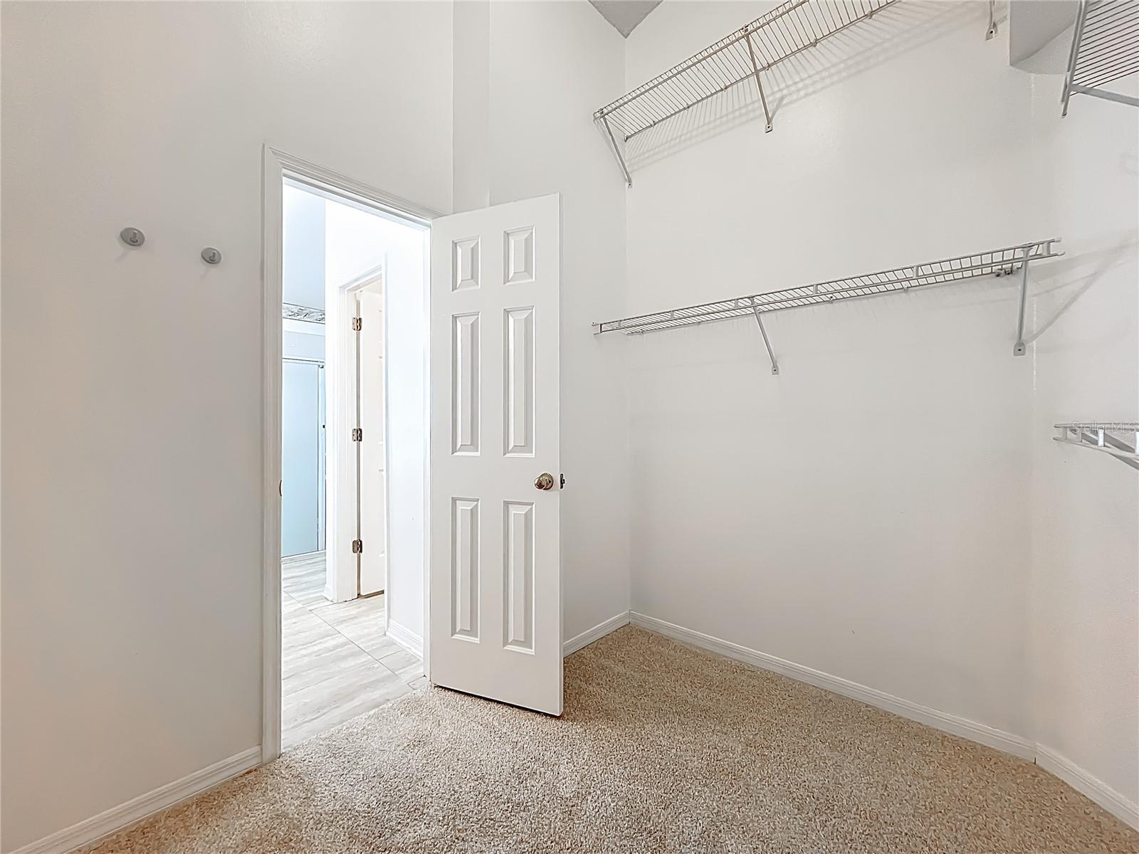 COUNTRY CHASE - Residential