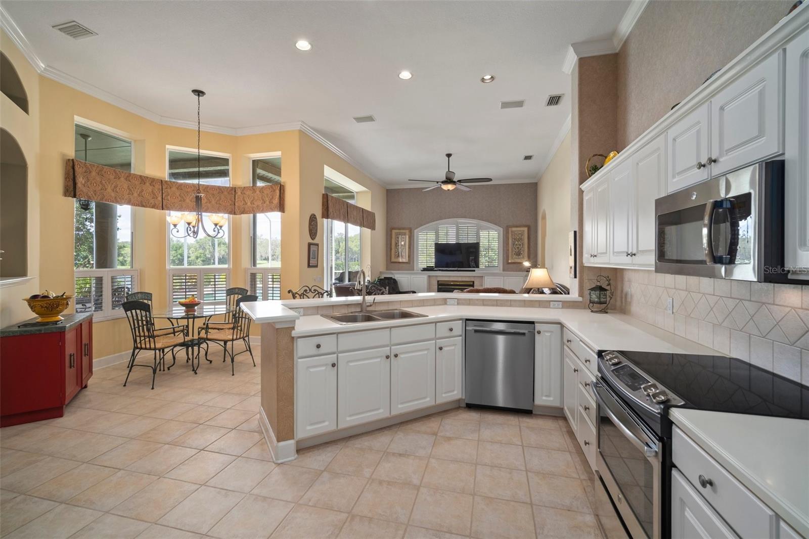 RIVER HILLS COUNTRY CLUB PARCE - Residential