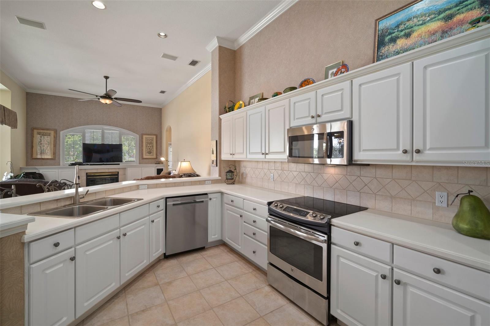 RIVER HILLS COUNTRY CLUB PARCE - Residential