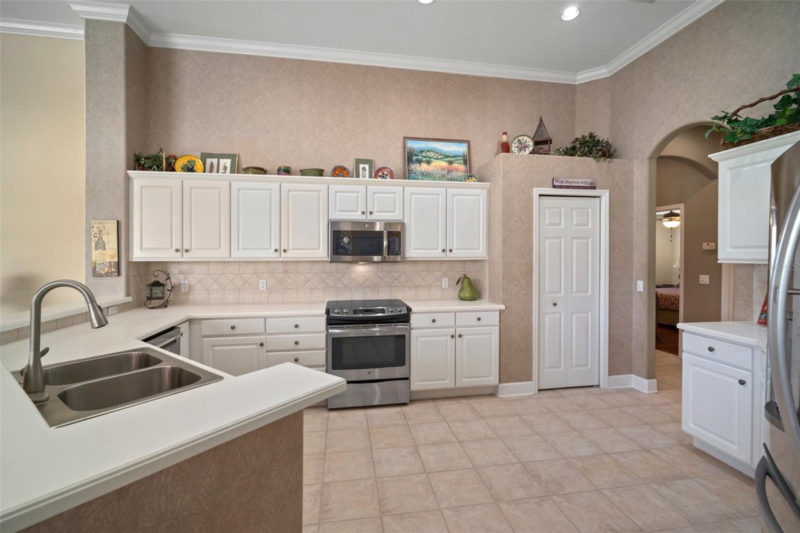 RIVER HILLS COUNTRY CLUB PARCE - Residential