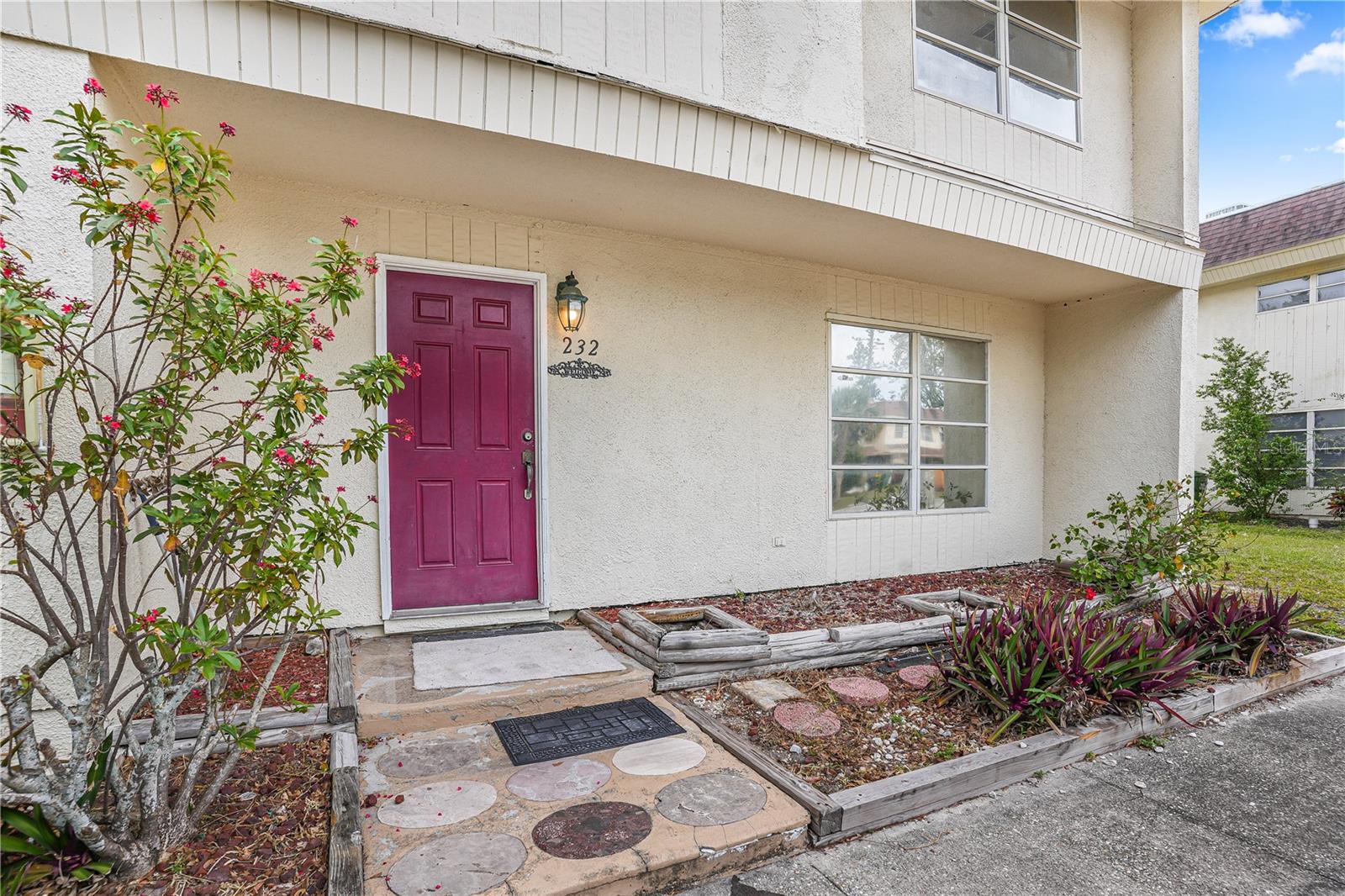 Spacious 4-Bedroom Townhome in Prime Sarasota Location – Now Available for Lease!
Welcome to 232 Barlow Ave, Unit #39 – a beautifully updated 4-bedroom, 2.5-bathroom townhome offering the perfect blend of space, style, and convenience. This two-story home features a bright and open floor plan, ideal for families or roommates seeking comfortable living in a prime Sarasota setting.
The main level boasts a large living area, a modern kitchen with plenty of cabinet space, and a dining area perfect for entertaining. A convenient half-bath and laundry area complete the first floor. Upstairs, you’ll find four generously sized bedrooms and two full bathrooms, including a spacious primary suite with ample closet space and an en-suite bath.
Located in a quiet and well-maintained community, this townhome offers easy access to downtown Sarasota, University Parkway, I-75, local schools, shopping, dining, and the area’s stunning Gulf beaches.
Don’t miss this rare opportunity to lease a 4-bedroom townhome in Sarasota—schedule your private showing today!