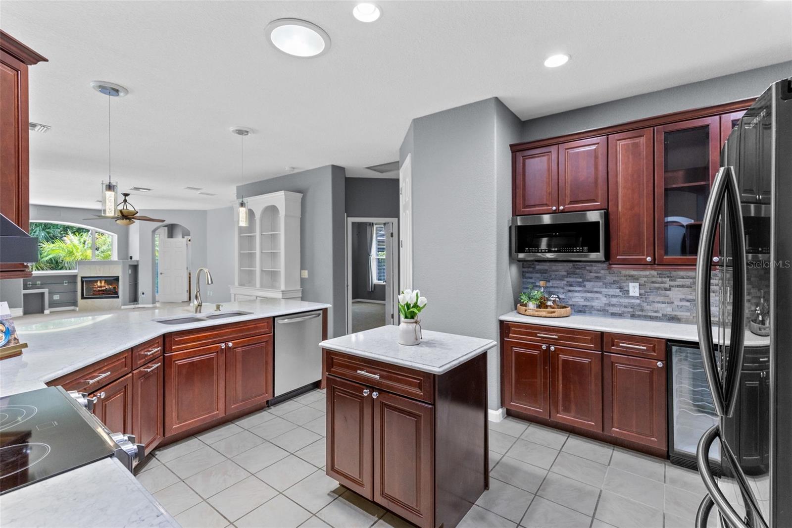 341 VERACLIFF COURT