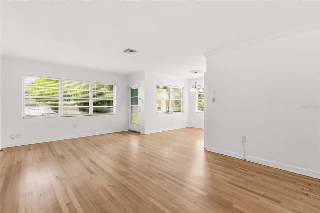 Photo of 1041 N Thornton Avenue, Orlando, FL 32803 (MLS # O6366360)