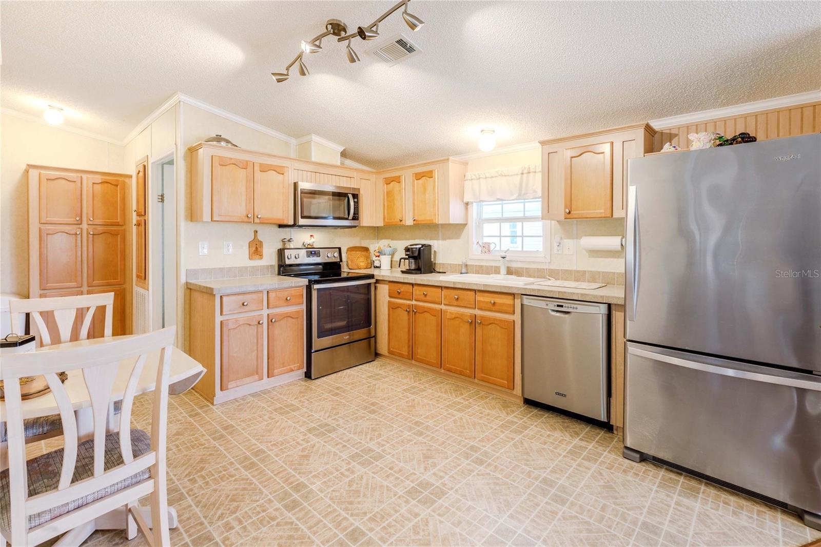 MAPLE LEAF ESTATE - Residential