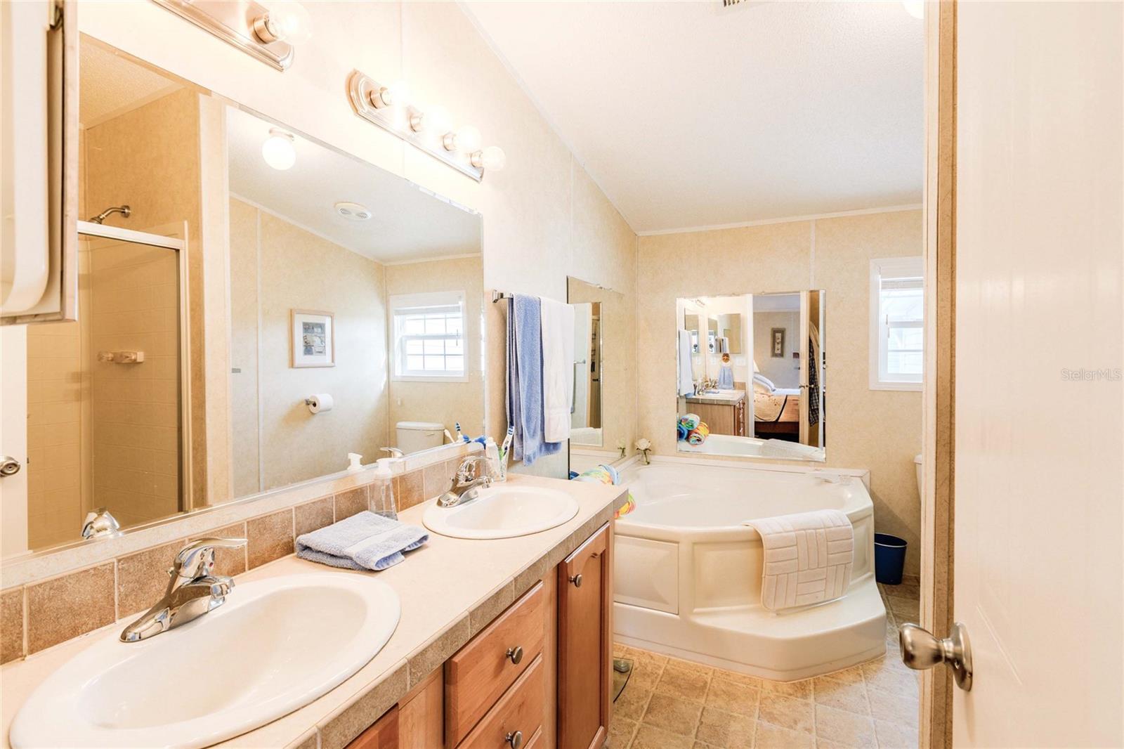 MAPLE LEAF ESTATE - Residential