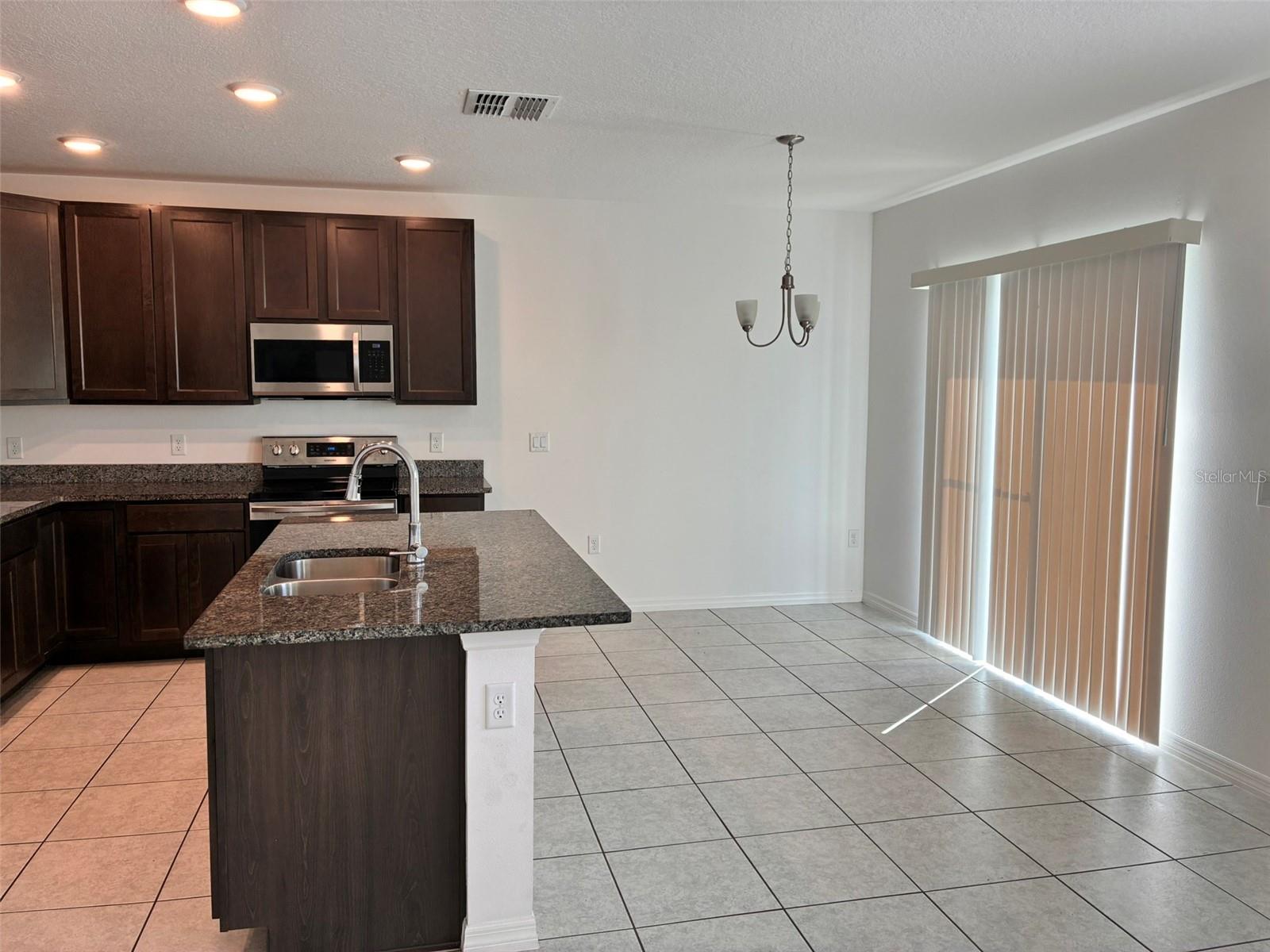 MALLORY SQUARE-PH 2 - Residential Lease