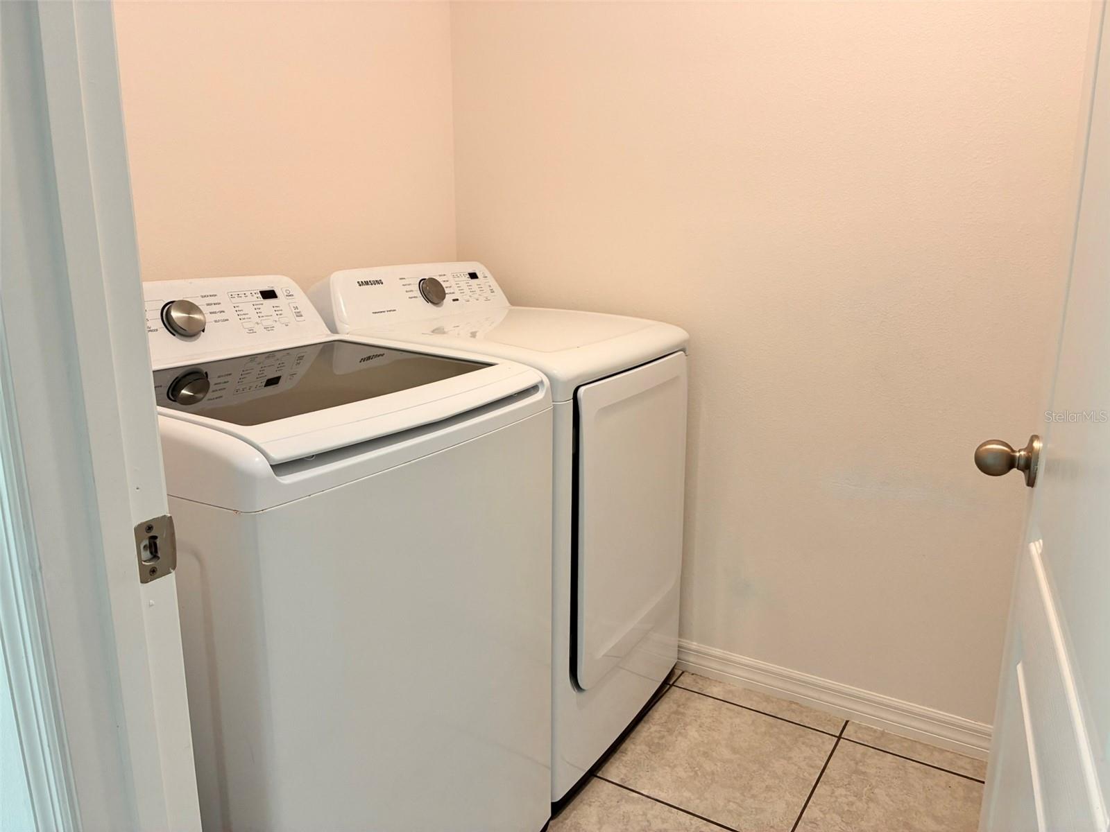 MALLORY SQUARE-PH 2 - Residential Lease