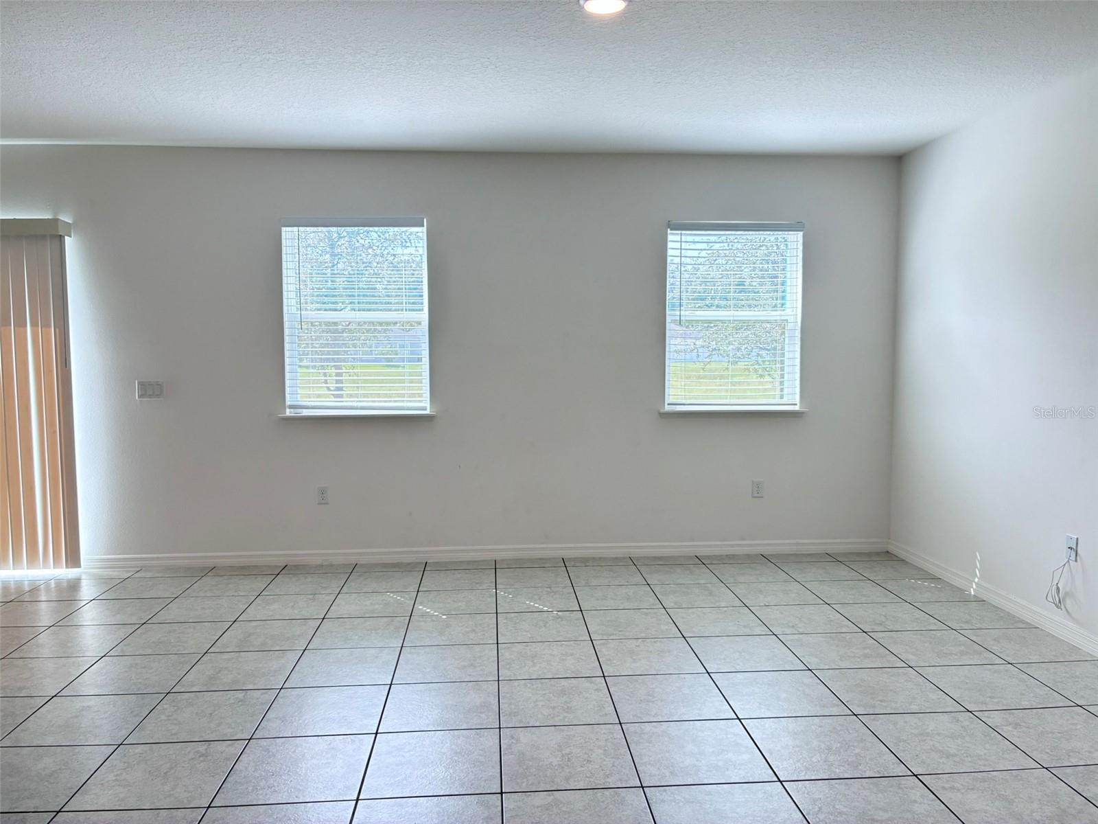 MALLORY SQUARE-PH 2 - Residential Lease