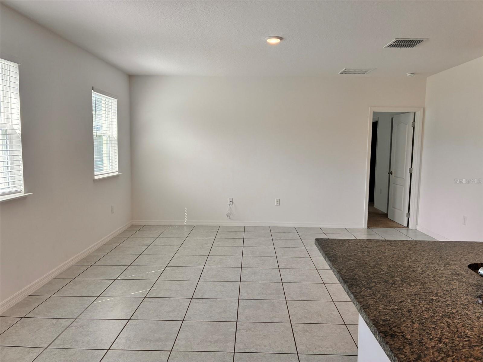 MALLORY SQUARE-PH 2 - Residential Lease