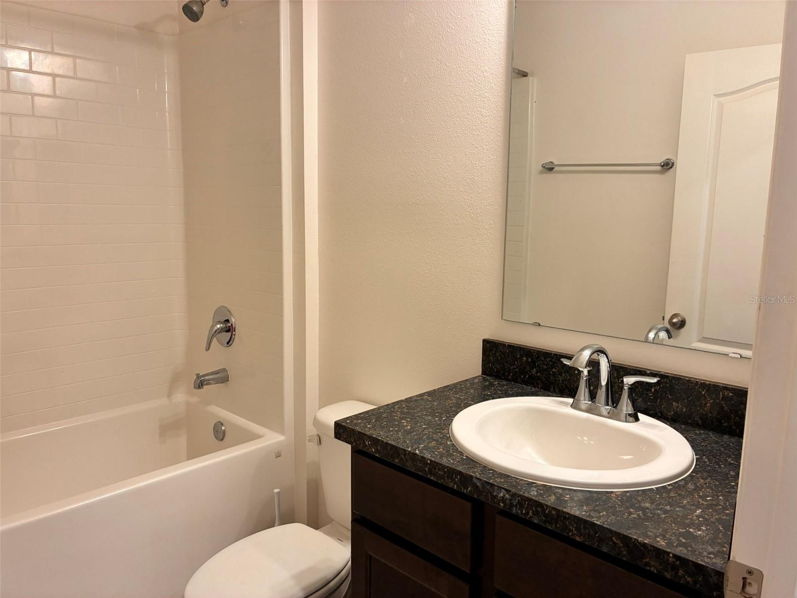 MALLORY SQUARE-PH 2 - Residential Lease