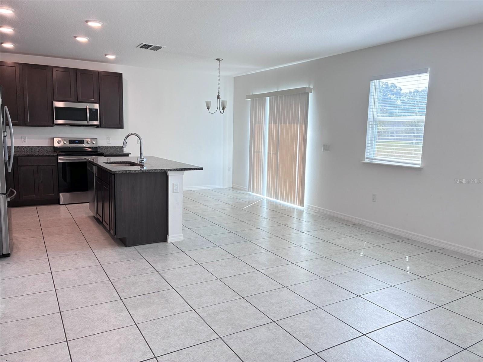 MALLORY SQUARE-PH 2 - Residential Lease