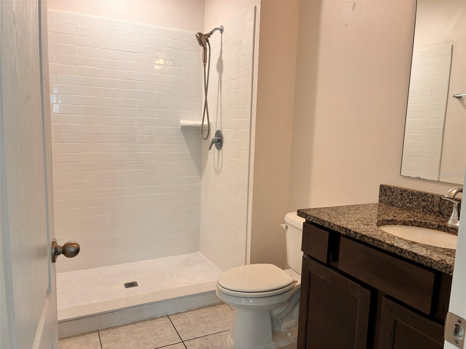 MALLORY SQUARE-PH 2 - Residential Lease