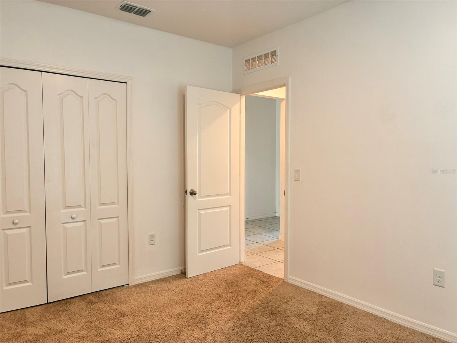MALLORY SQUARE-PH 2 - Residential Lease