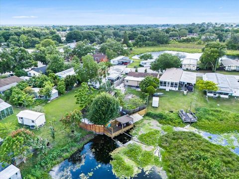 A home in LAKELAND