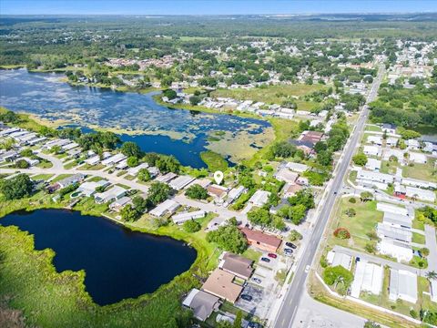 A home in LAKELAND