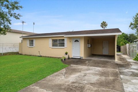 A home in LAKELAND