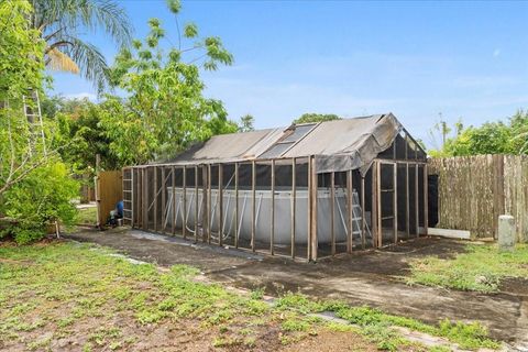 A home in LAKELAND