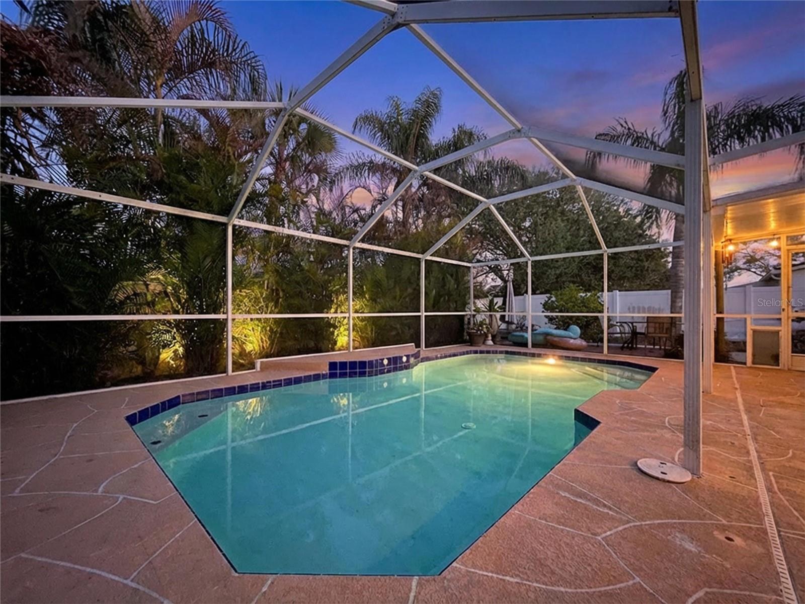 1704 HIBISCUS CIRCLE N