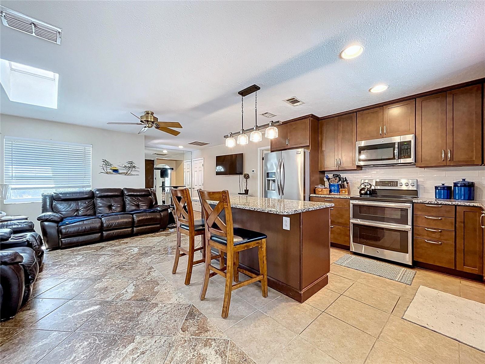 1704 HIBISCUS CIRCLE N