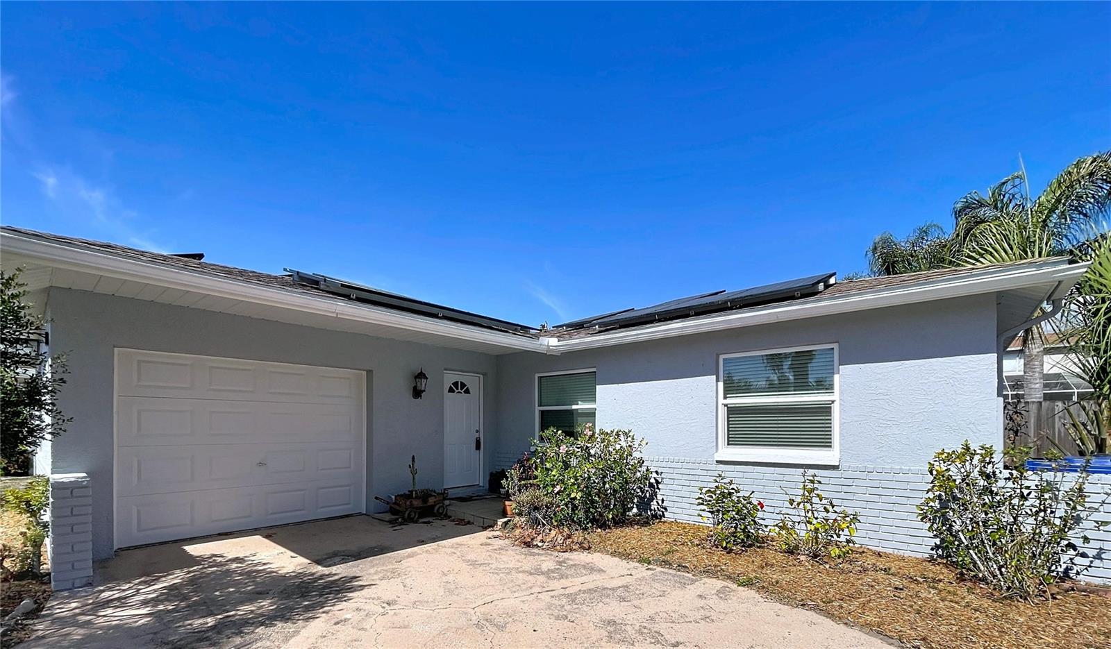 1704 HIBISCUS CIRCLE N