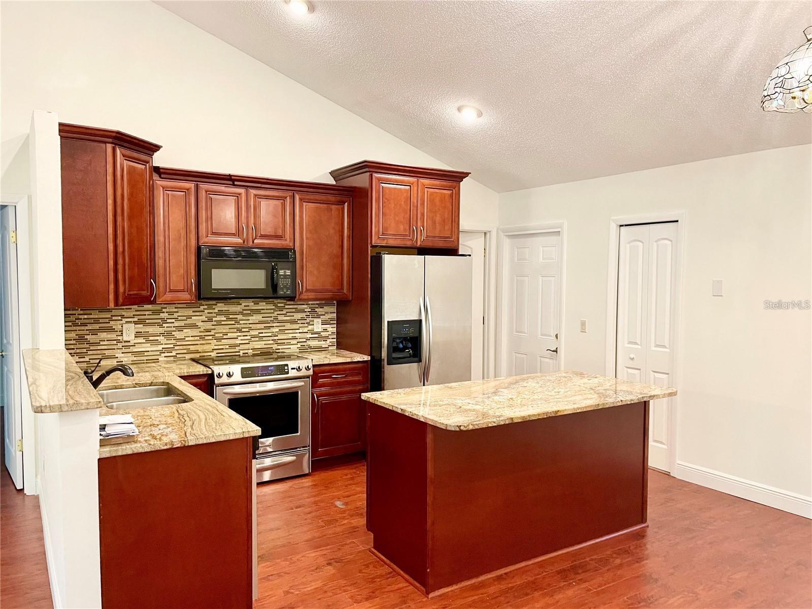 957 SOUTHRIDGE TRAIL