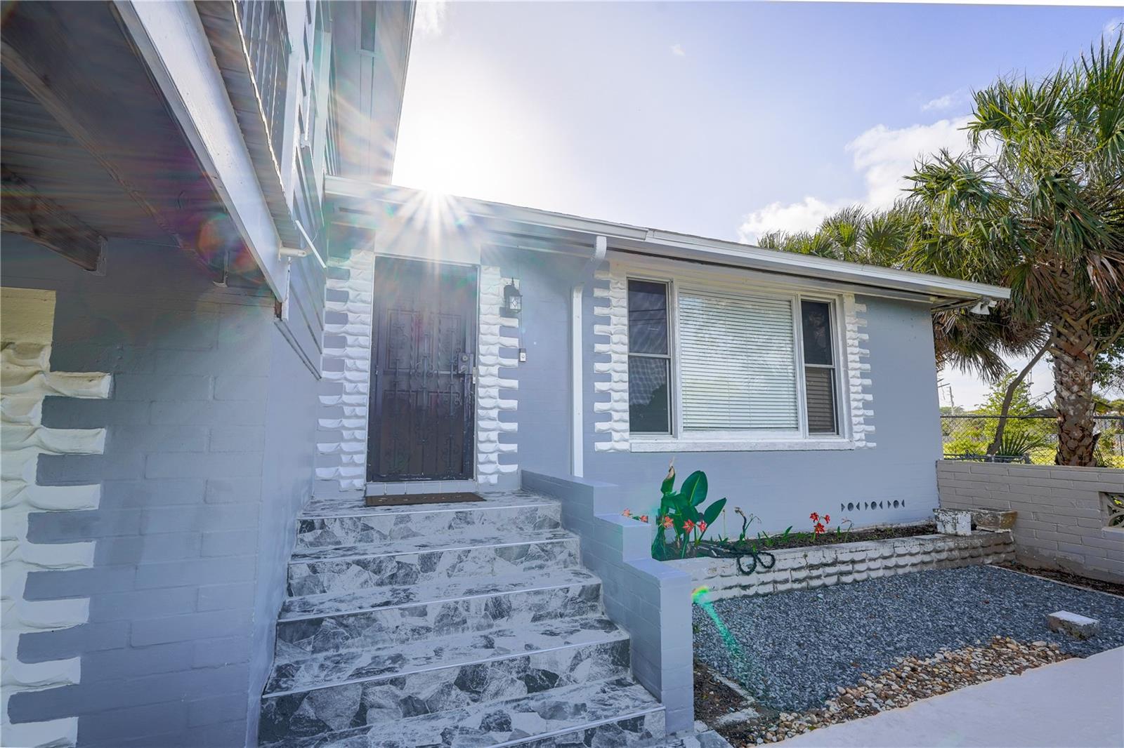 1208 N HALIFAX AVENUE