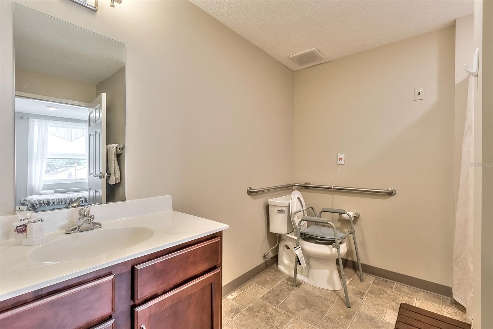 Hammonds New Smyrna - Commercial Sale